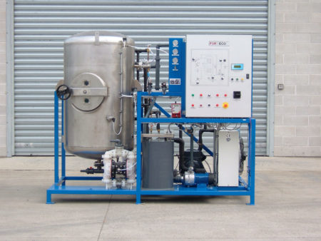 Vacuum distillation systems